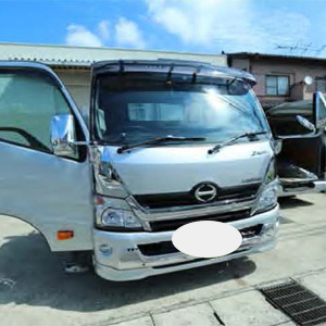 トラック正面画像